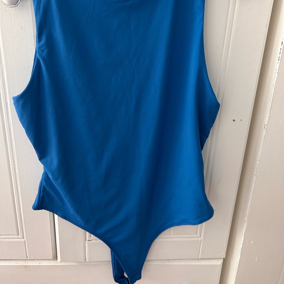 Women's Blue Scoop Sleeveless Shaper/Body Suit w/ Thong Closure and Back, EUC - Picture 8 of 8